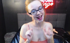 Babe Pleasures Herself Using A Fuck Machine