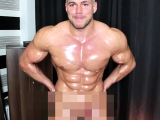 Blonde muscle bomb shell