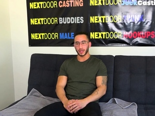 Bisex spex stud masturbates at audition