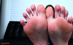 Lola Leda – My Sweaty Feet will Make you Cum