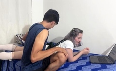 MI MEJOR AMIGO ME AYUDA CON MI TAREA, HACEMOS COSAS SUCIAS