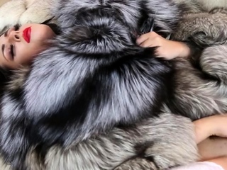 Mistress Rebecca playing in furs