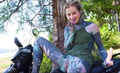 Z-filmz - Anuskatzz Fucks Herself Outdoors