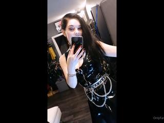 Amateur super hot brunette masturbating 3 mp4