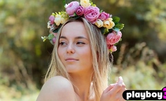 Cute all natural blonde shows sexy body